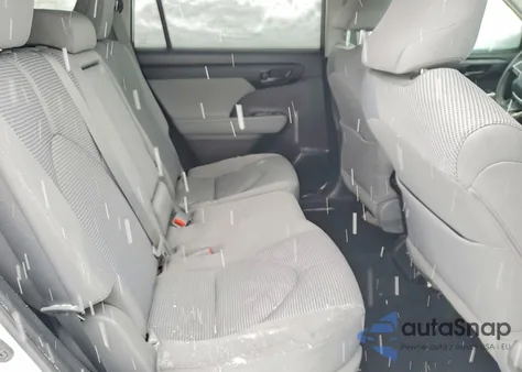 2022 Toyota Highlander L z USA, uszkodzony, nr VIN 5TDCZRAH3NS539695